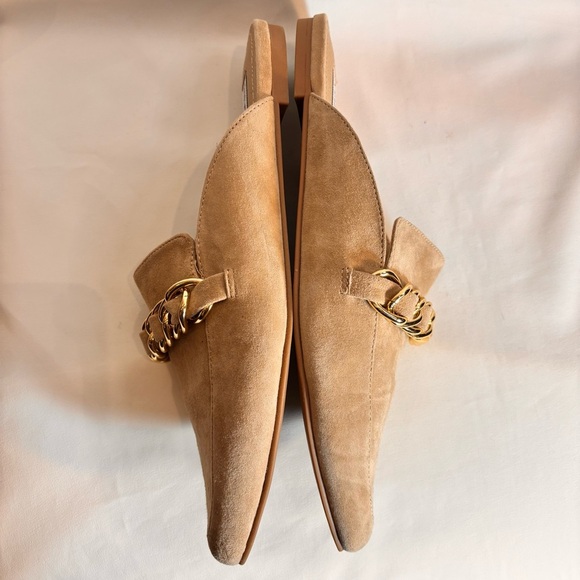 STEVE MADDEN Sz 9 Faine Slip On Light Tan Suede Pointy Mules Gold Toned Chain - Picture 9 of 14